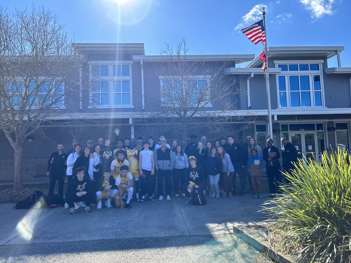RB_SpartanHoops's tweet photo. And just like that, #CI23 comes to an end.
Itβs been a fun couple days with the BEST group of coaches, players, and families!
Spartan Nation, we canβt wait to be back in Fogarty with all of you!!!
#HailSpartans https://t.co/ao7bCnyWb5