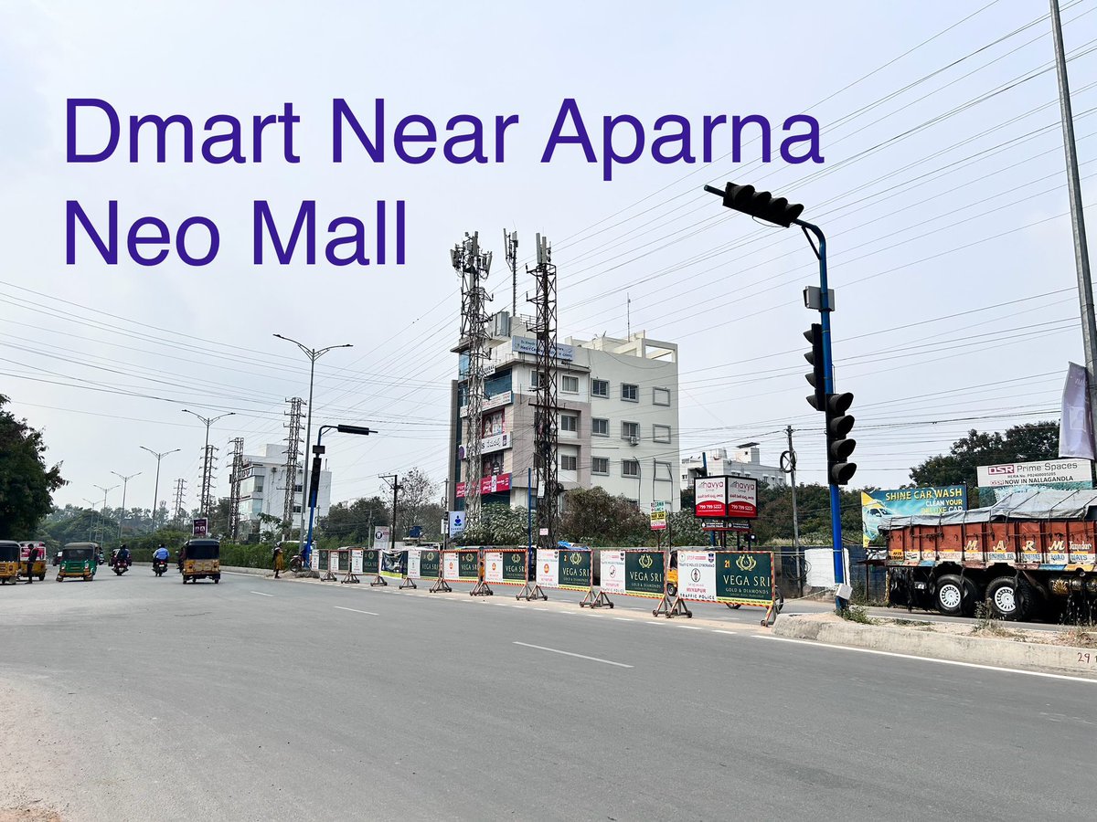 sandeeptpr's tweet photo. @CYBTRAFFIC when you are planning to open these T Junction Signals 
1. Aparna Neo Mall T Jn
2. Ratnadeep T Jn 

Because of these are operational wrong side driving is increasing day by day. 
@HYDTP @ZC_SLP @PonnamLoksabha @GandhiArekapudi https://t.co/f8Nf8FHwCn