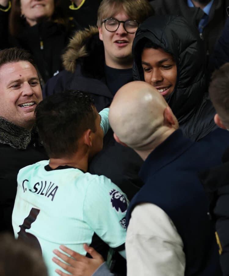 FrankKhalidUK's tweet photo. Thiago Silva son was at todays game with the Chelsea fans. https://t.co/4TVN1sF9Ca