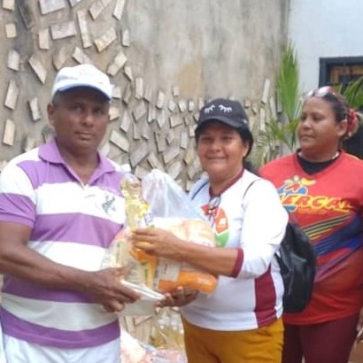 desdebolivar_'s tweet photo. #CiudadBolívar || Cumpliendo con el punto y circulo del CLAP "Carlos Manuel Piar" y el sector "Mi Campito", de la pquia. Agua Salada, gracias a la Gran Misión Alimentación llegaron a través de los Casa por Casa el despacho de #CombosCLAP, en atención directa de 3414 familias. https://t.co/GornsCCTpK