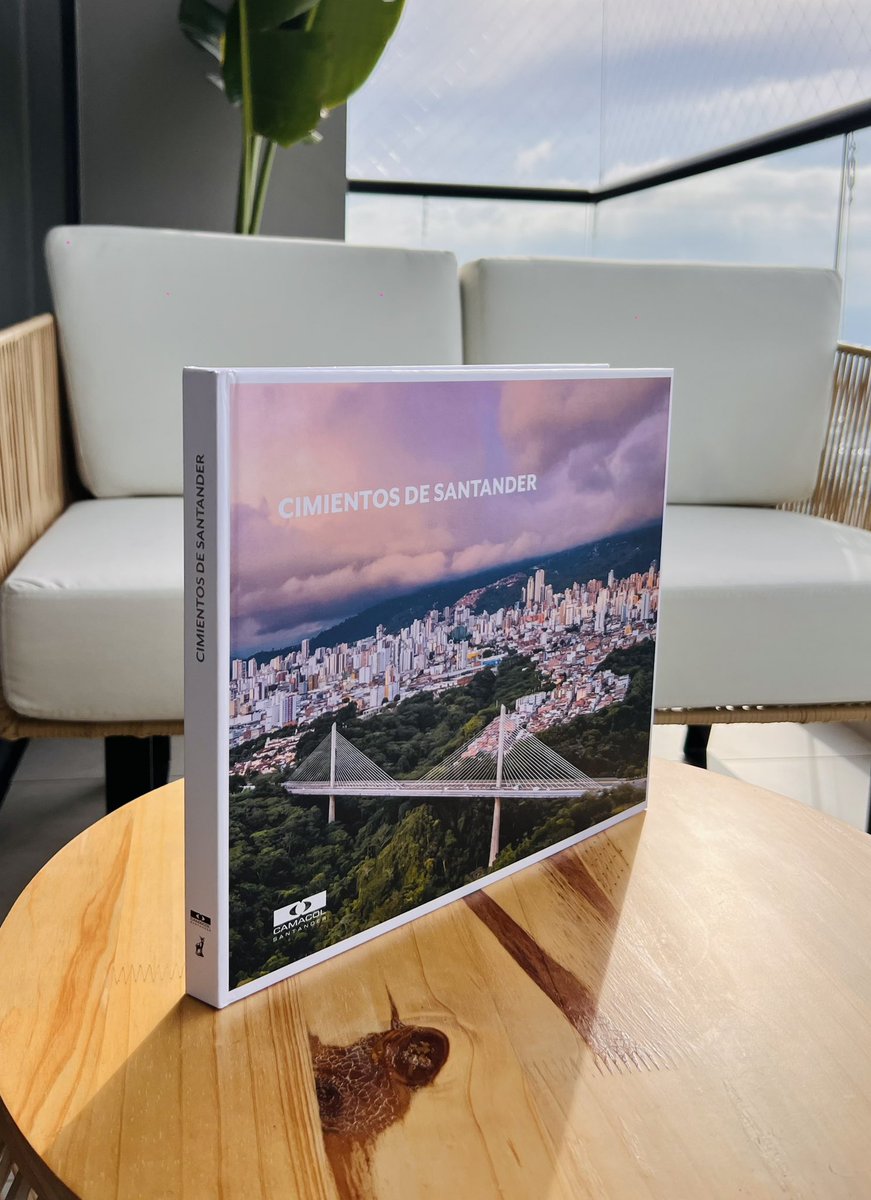 juandimage's tweet photo. Gracias @CamacolS por permitirnos desarrollar con @HilodeplataO este importante libro , “Cimientos de Santander” legado para todos los santandereanos y bumangueses https://t.co/plg7KfDoed