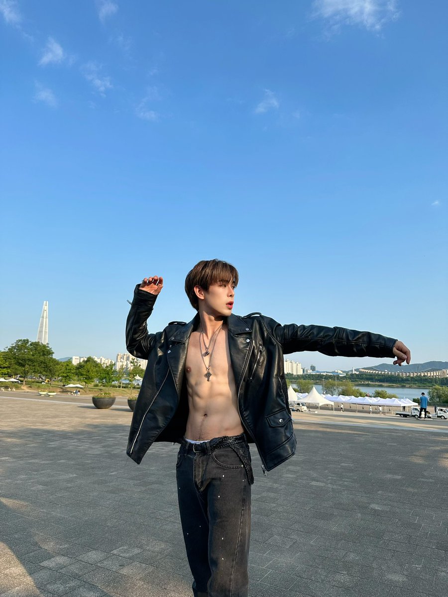 bestbesbestt's tweet photo. Thank u all for supporting. Love u all
ขอบคุณนะตัวเทอ 🫶🏼
#beyondthestarFinalEP
#beyondthestarseries
#arawillie #bestanavil https://t.co/vHqBzSu6hj
