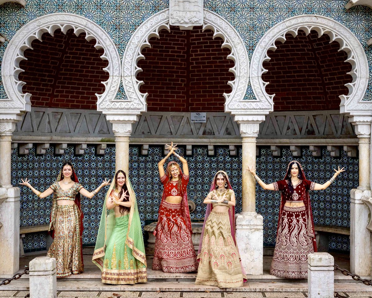 WellCamUnlimit1's tweet photo. ‼️
The beautiful Mourish Fountain in #Sintra is full of color with these beautiful dancers

⁉️
The fountain is Moorish in name only, as it was built in 1922 by the Portuguese sculptor José da Fonseca with neo-Arab and neo-Mudejar inspiration 

📷 @luismdrodrigues 

#portugal https://t.co/uX8Tb17aWk