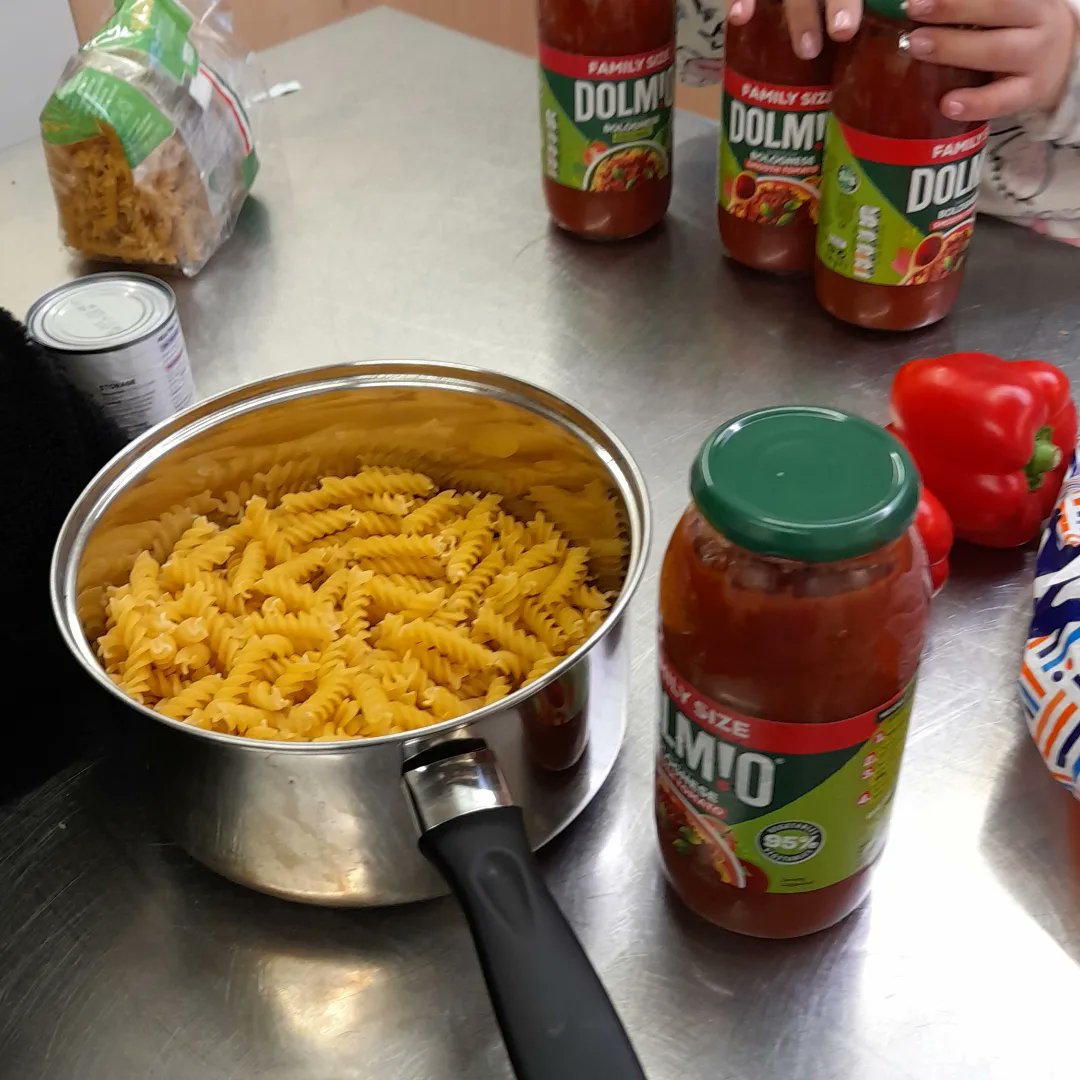 BromsgroveHub's tweet photo. Cooking pasta ✅️ baking brownies ✅️ singing ✅️ dancing ✅️ team guessing games ✅️ team quiz ✅️ board games ✅️ colouring ✅️ and new years calendars ✅️
...they truly are the Unstoppables! 😁🙌
See you all in January for our next asd/sen youth club 🎊🧚‍♀️ #youthwork https://t.co/ReadcSdRwN