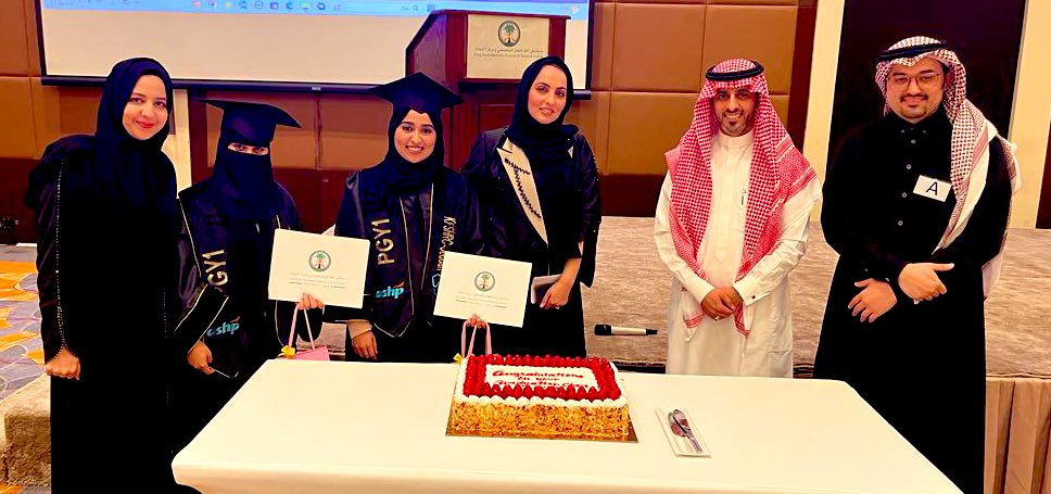 Pharmalani's tweet photo. الف الف مبروك لخريجي برامج الإقامة في هذه السنة دكتورة أمينة الحربي ودكتورة ريم حجازي https://t.co/GG4LsndJRF