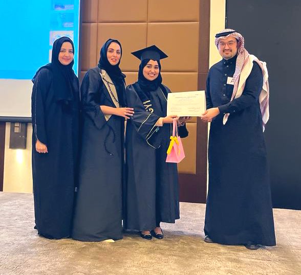 Pharmalani's tweet photo. الف الف مبروك لخريجي برامج الإقامة في هذه السنة دكتورة أمينة الحربي ودكتورة ريم حجازي https://t.co/GG4LsndJRF
