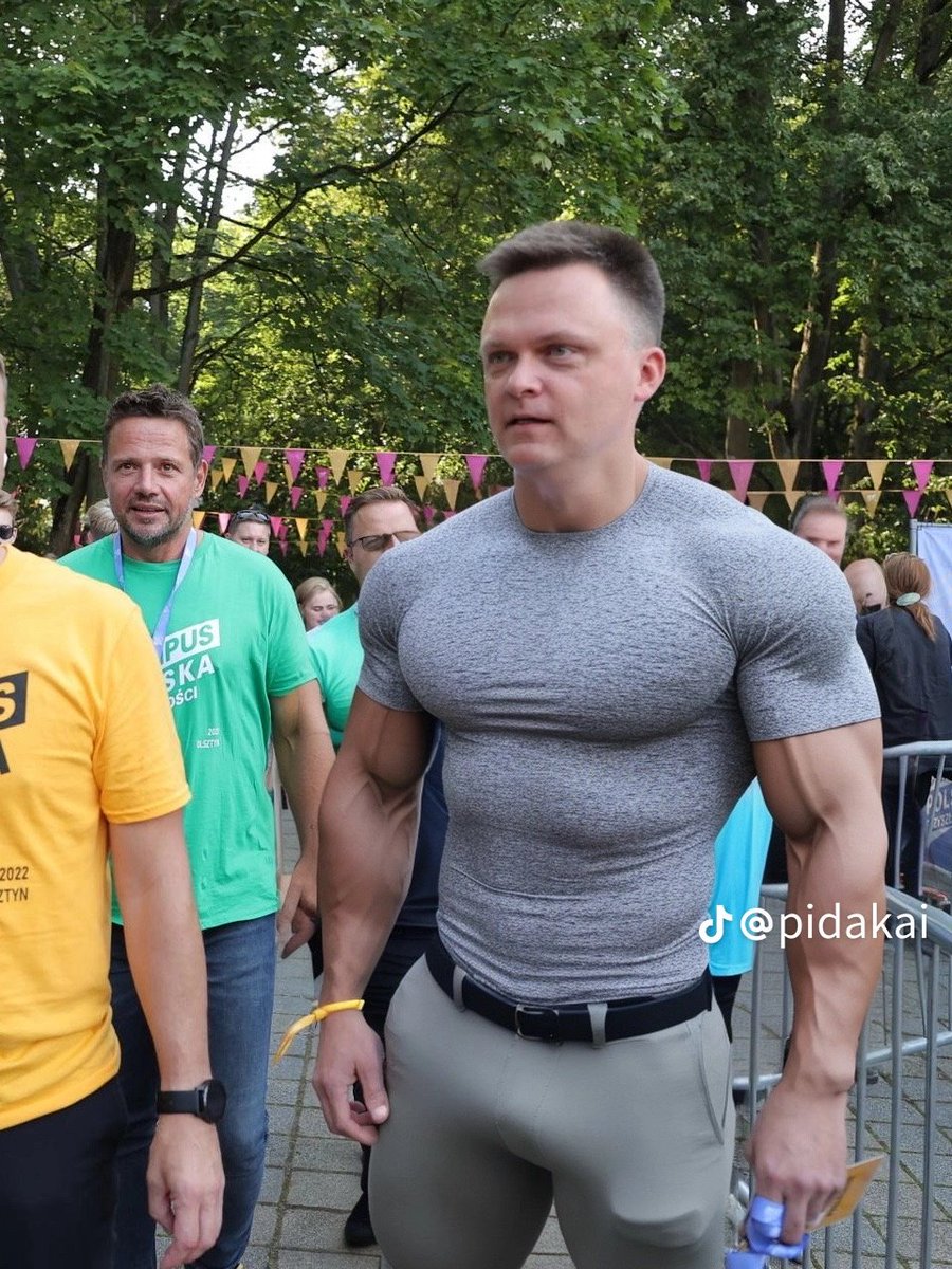 Kuli0o's tweet photo. @szymon_holownia  nie mówiłeś że na cyklu jesteś 🤣 @trzaskowski_  bierz przykład 🤪 https://t.co/zrdZpY5Eei