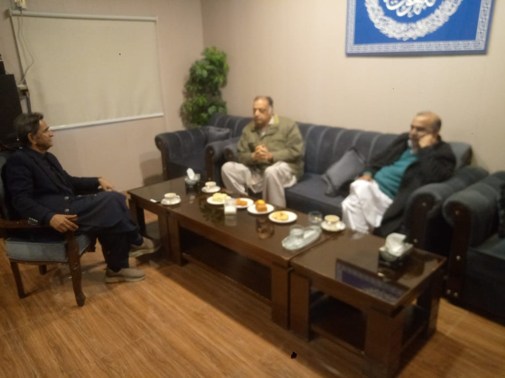 rfzofficial's tweet photo. کوٹ نجیب اللہ  : آزاد امیدوار برائے صوبائی اسمبلی حلقہ پی کے 47 راجہ فیصل زمان  کی سابق رکن قومی اسمبلی سردار محمد مشتاق خان سے ملاقات. 
الیکشن 2024 اور سیاسی صورت حال پر تفصیلی تبادلہ خیال. 
رہنماؤں کا گفت و شنید کا سلسله جاری رکھنے پر اتفاق، آئندہ دنوں میں اہم پیش رفت کا امکان. https://t.co/b8BFgjbZLO