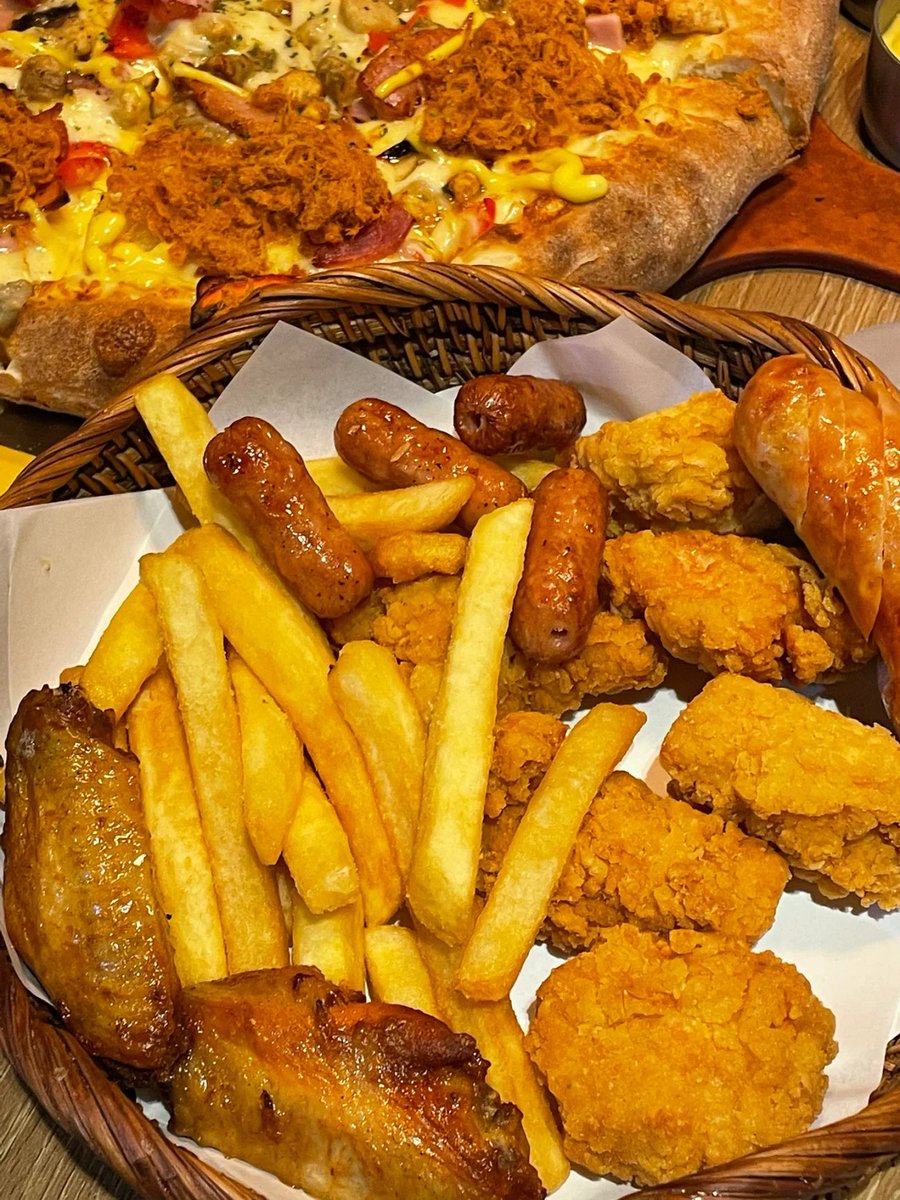 Basupaudel7's tweet image. When I eat delicious pizza, my soul feels like it has entered nirvana🍕