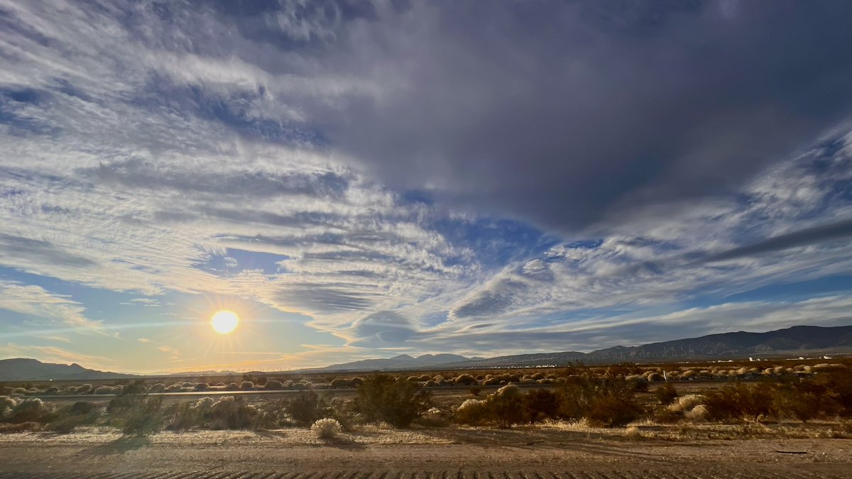 GetAfterIt4U's tweet photo. Sometimes you only get one shot to witness things while on an open road 🛣️ 🚗, &amp; when those moments are right in front of you (literally), commemorate ‘em to memory❤️.

Friday, 🏜️ thru ⛰️ - CA🌅
• TL - Mohave
• TR - Tehachapi
• BL - Keene
• BR - Rosedale

#CaliforniaMoments https://t.co/XIEYxSFqTD