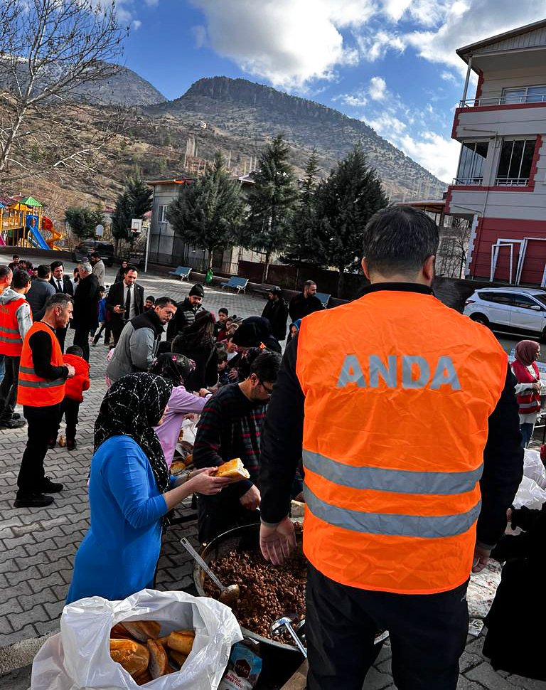 andakmaras's tweet photo. 📍Etkinlik

Anda Kahramanmaraş İl Temsilciliği olarak, Kahramanmaraş Döngel Mahallesi'nde bulunan Muhsin Yazıcıoğlu İlk ve Orta okulunda eğitim gören çocuklara kışlık kıyafet dağıtımı yapılmıştır.

Emeği geçenlere teşekkür ederiz.

#andaderneği #andayaninda https://t.co/TiDBvw62Dx