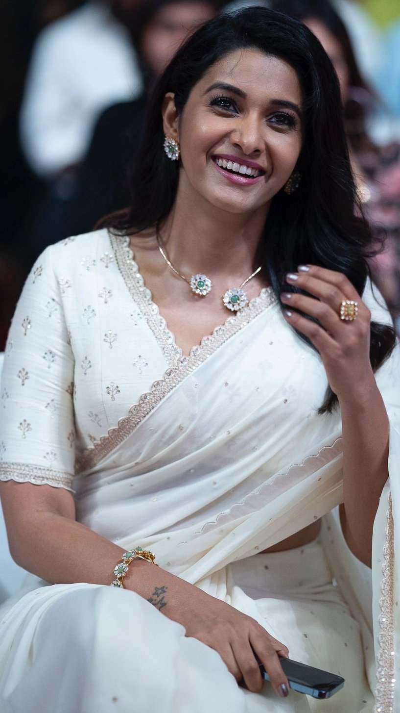 GCnTyBZa4AADjuf?format=jpg&name=large