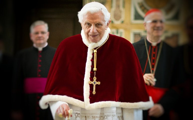 «El bien vencerá en el mundo, aunque el mal haga más ruido»  - Benedicto XVI

Mañana se cumple un año de su fallecimiento.