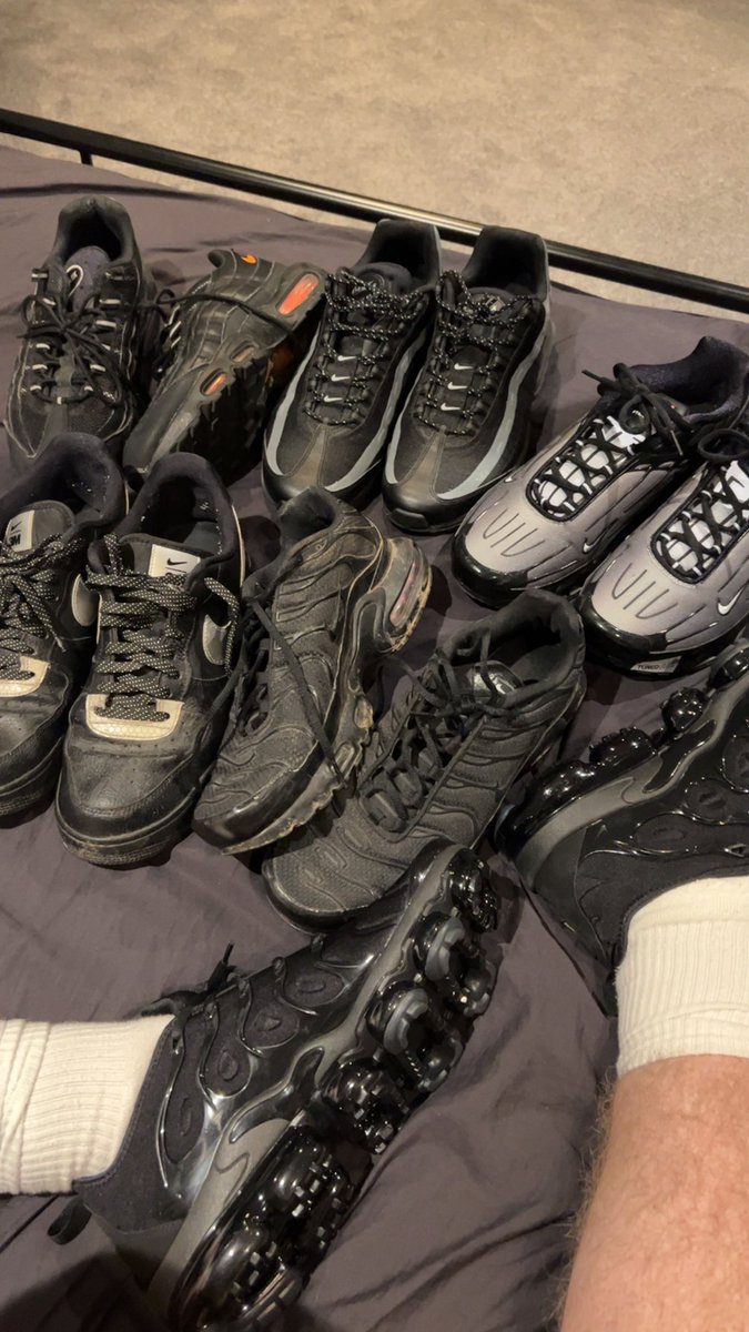 boi_yoooo's tweet photo. black kinda night 🖤😈 https://t.co/x6S8tH2D0S