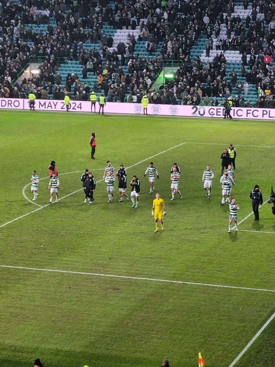 CarolineKaney1's tweet photo. @cappybert @ScotlandSky Winners 🍾🥂⚽️⚽️🥳👌💚🍀🙈🤣🤡
Happy new new 🍊🤡 🤣🤣🤣🤣 https://t.co/Drt629qzGG