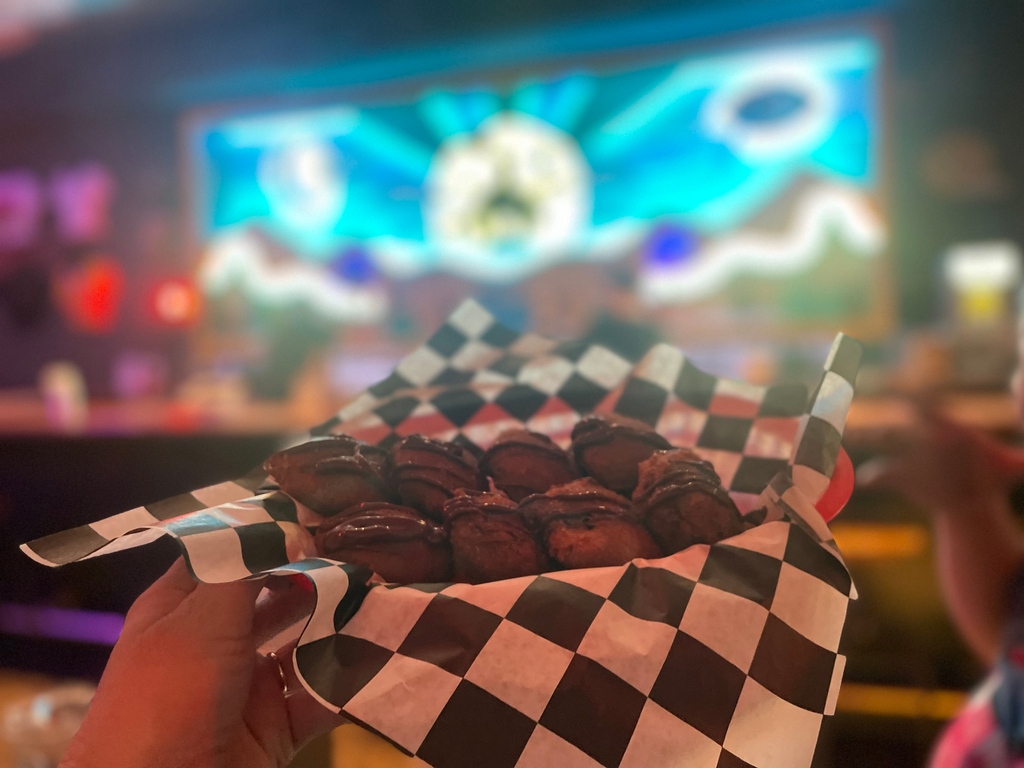 FoolMeOnceMPLS's tweet photo. Four words: Chocolate Tempura Fried Oreos. You NEED them. https://t.co/5EPRUj7CiV