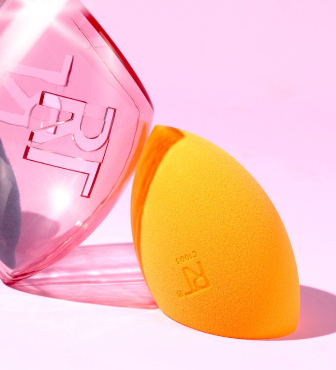 huntordyeuk's tweet image. Make your Make Up flawless with the @realtechniques Miracle Complexion Sponge 🤍 

The Miracle Complexion Sponge creates a seamless application of foundations and concealers. 

Shop now on Hunt or Dye 🤍 #hod #huntordye #makeupsponge #realtechniques #holidaymakeup #makeuptools