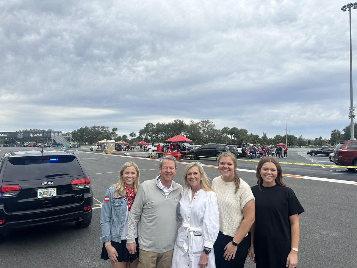 We’re ready to cheer on the Dawgs today in Miami! Great to see fans tailgating and enjoying the final game of the season - a big improvement from last year in California!