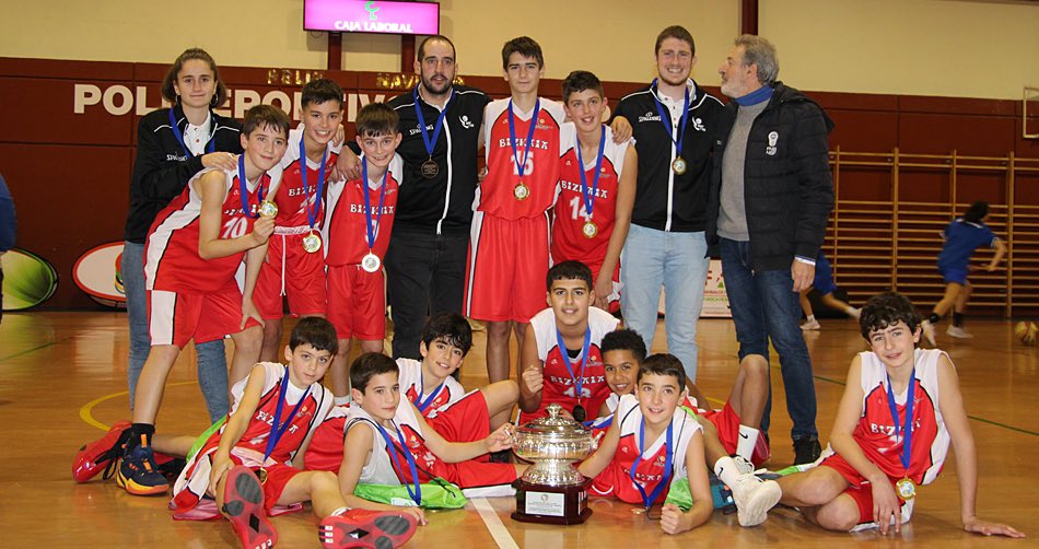 Bizkaia Basket (@bizkaiabasket) on Twitter photo #EUSKNAF2023 🏆 Bizkaia tira de clase y trabajo defensivo para proclamarse campeona en categoría masculina ante <a href="/basketaraba/">FAB - Basket Araba</a> (64-53) 🏀 labur.eus/iyfXf #EUSKNAF2023 🏆 Bizkaia tira de clase y trabajo defensivo para proclamarse campeona en categoría masculina ante <a href="/basketaraba/">FAB - Basket Araba</a> (64-53) 🏀 labur.eus/iyfXf