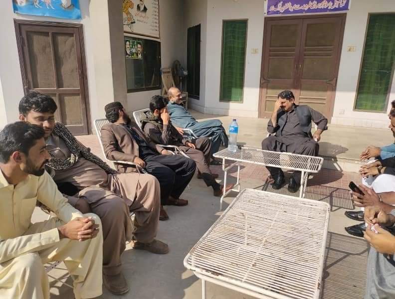 KhetranPP214's tweet photo. سردار محبوب خان کھیتران (امیدوار PP-214 MPA) ڈیرہ پر موجود, حلقہ سے ائے ہوئے دوست احباب سے ملاقات کی-
#PP214
@MaryamNSharif @betterpakistan @NawazSharifMNS @CMShehbaz @HamzaSS @Marriyum_A @KhSaad_Rafique @KhawajaMAsif @AyazSadiq122 @akleghari @RanaSanaullahPK @SenPervaizRd https://t.co/tYqUG0Xd15