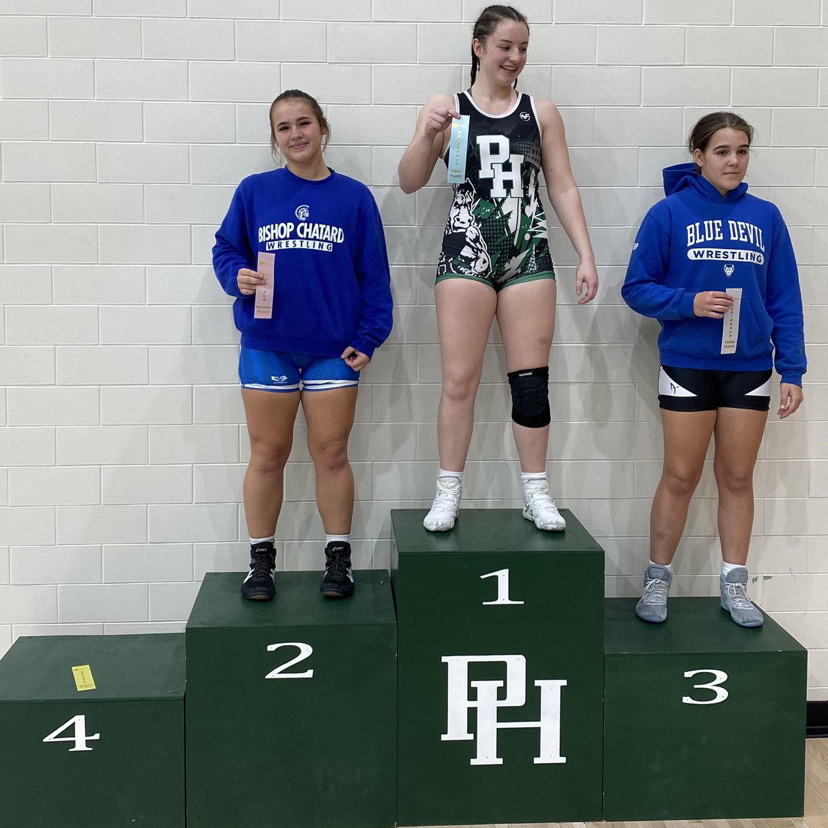 What a day at Pendleton Heights! 😤

Congrats to Maggie Van Vliet (4th) and our runner-up finishers Jillian Donnelly, Andie Adams and Mackenzie Geise on advancing to semi-state next Friday at Muncie Central.

#LinkByLink