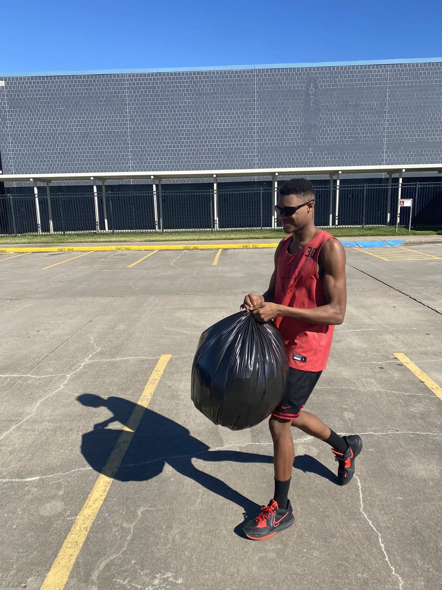 ClearBrookHoops's tweet photo. Our guys noticed the trash stacking up over the break and took it upon themselves to keep our gym clean! CCISD core values in action! @ClearBrookHS https://t.co/gDnY4ZiV6x