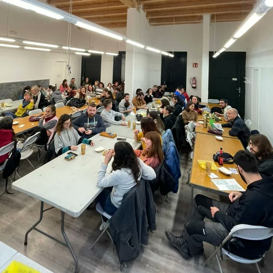 somnatus's tweet photo. Finalitzem l'any amb la V edició de la QUINA dels NATUS 🎉
Moltes gràcies als assistents i a totes les persones, col•lectius, cooperatives i comerços locals que heu col•laborat amb els vostres productes.
Us destigem una bona entrada d'any! 💚🌱
#SomNatus
#SantDaniel https://t.co/B39Un1YJV7