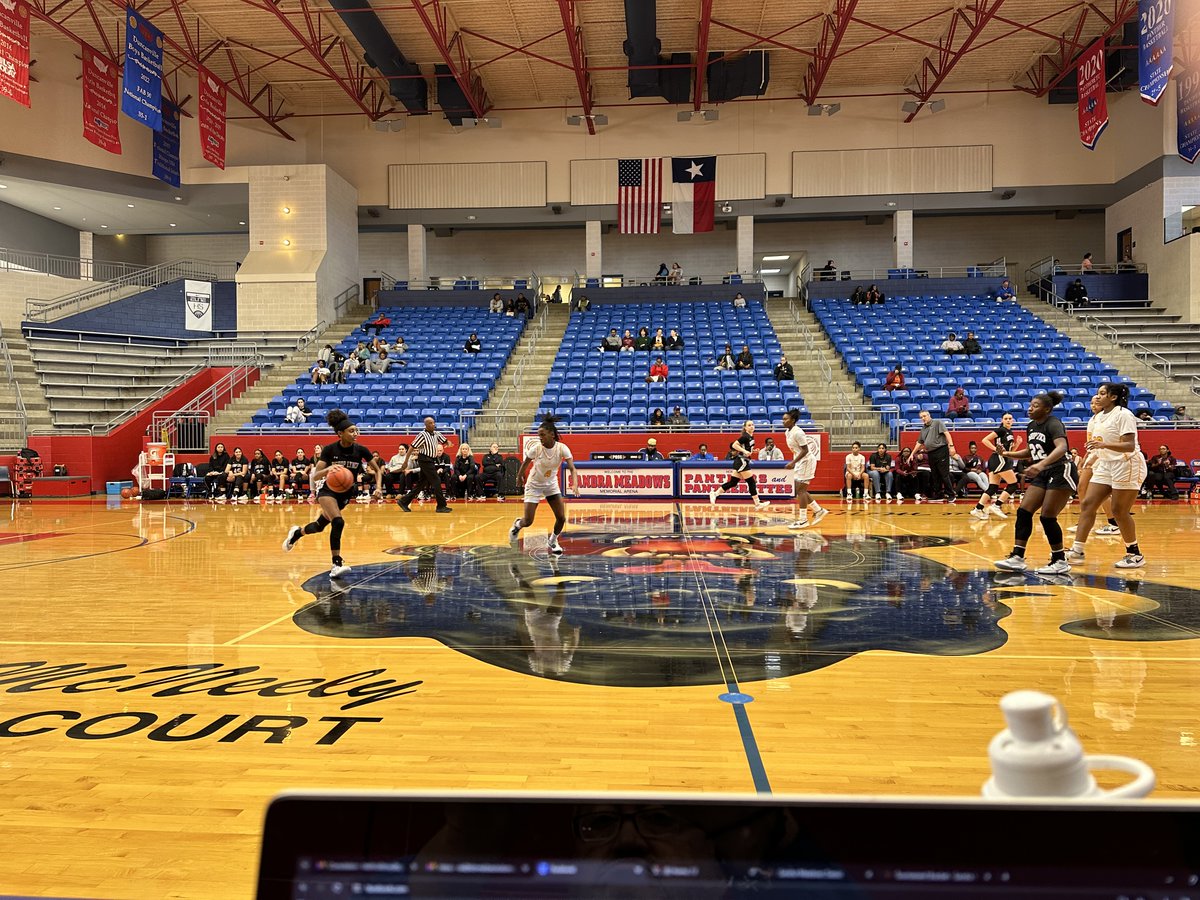 In the arena NOW...Summer Creek vs Bishop Lynch in the 5th &amp; 6th Place Game. #meadowsclassic #txhsbb #txhshoops #maxpreps #prepgirlhoops