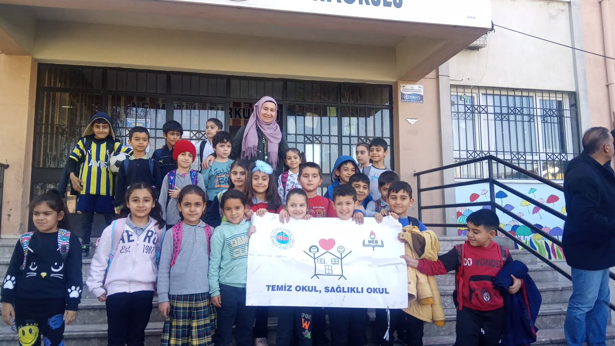 2A Sınıf öğretmenimiz ve öğrencilerimizi tebrik ederiz👏 #beyazbayrak
#entemizsınıf
<a href="/tcmeb/">Millî Eğitim Bakanlığı</a>
<a href="/Aydin_MEM/">Aydın İl Millî Eğitim Müdürlüğü</a> 
<a href="/SokeKaymakam/">Söke Kaymakamlığı</a> 
<a href="/sokemem/">Söke İlçe Milli Eğitim Müdürlüğü</a> 
<a href="/yapiciserafetin/">Şerafettin Yapıcı</a> 
<a href="/cengizaydin36/">Cengiz Aydın</a> 
<a href="/BahattinTr1/">Bahattin Tör</a> 
<a href="/xxxAkay1/">Mehmet Can AKAY</a> 
<a href="/BurcuByktorul2/">Burcu Büyüktoğrul</a>
<a href="/melihaltinok/">Melih Altınok</a>