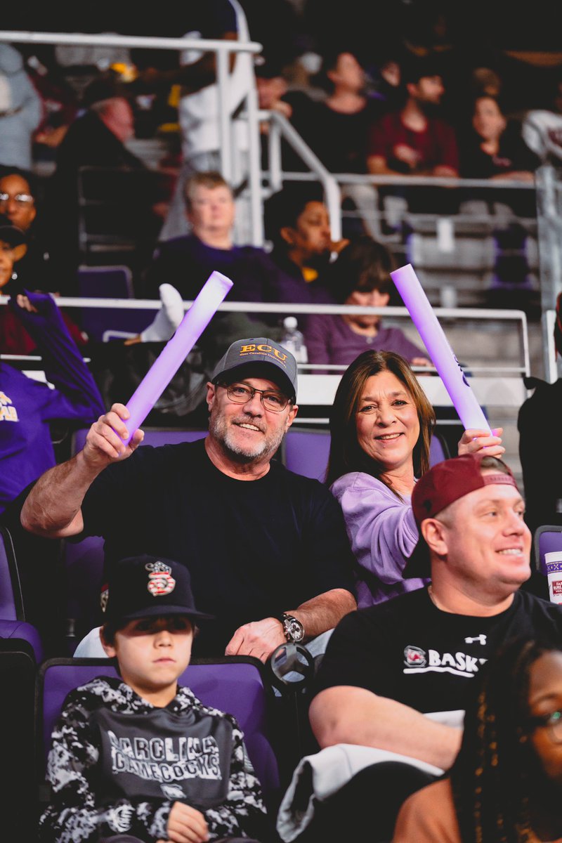 ECUWBB's tweet photo. Amazing atmosphere in Minges this afternoon thanks to Pirate Nation + NC Electric Cooperatives for sponsoring today’s glow sticks that our fans absolutely love! 🙌🏴‍☠️ https://t.co/jjrUwTq1dP