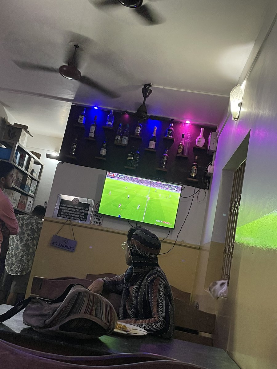Graft enough to find the reds on in this little town but where there’s a will there’s a way #mufc #arambol #india 🔴⚪️⚫️