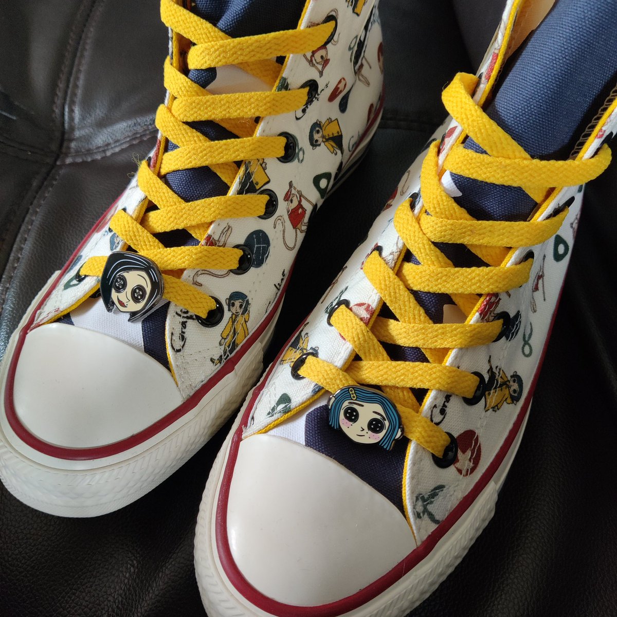 I love this customer pic! I regret not getting some LAIKA Converse shosies! I do however still have some Spooksie X Coraline lace charms in my shop! spooksieboo.com/collections/co…