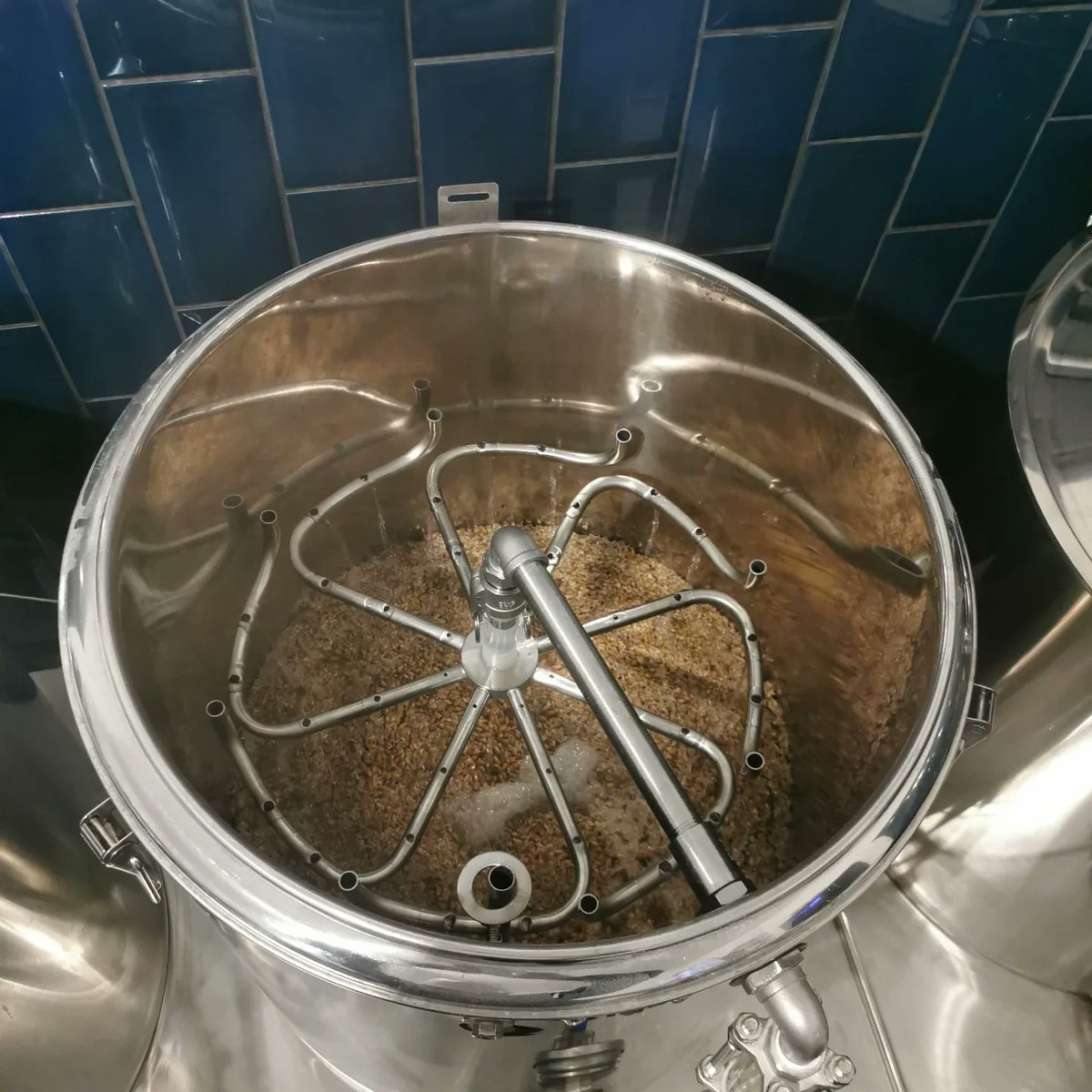 TonyCoulson10's tweet photo. The results of my Kolsch #brewday last one of 2023 using up grain, hops, & yeast that I'd had for a while #homebrew #homebrewing #scottishcraftbeer #longside #allgrainbrewing #homebrewery #ssbrewtech #homebrewer #brewinglikeaboss #kรถlsch https://t.co/UlQZyykxDP