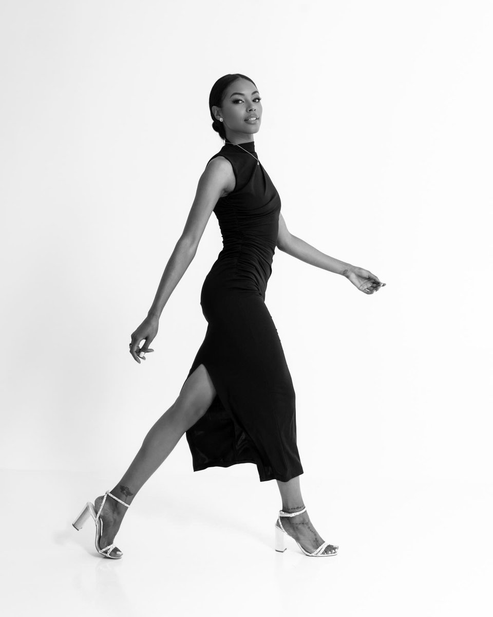 sharam_diniz's tweet photo. Steppin’ into the New Year 
With my little tiny ass Heart, full of Love
Blessed from head to toe. 🤲🏾🤍✨

#HaveaBlessed2024 https://t.co/UpAeUKndpw