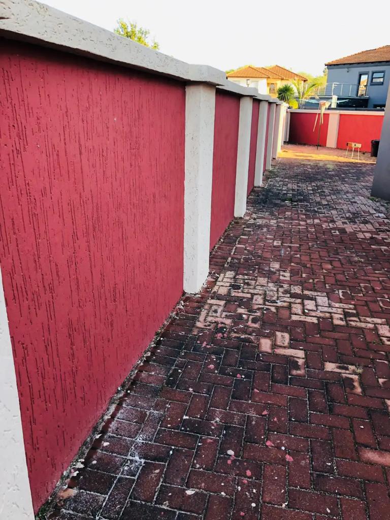 BlueSunCon's tweet image. This is NOT paint. This is BETTER than paint.
This is Gamazine Decorative Coating

• Gamazine adds value to your property 
• Gives your property a luxurious &amp;amp; executive look &amp;amp; feel
• Lasts longer than paint

Oh &amp;amp; did we mention, it's maintenance free! 

Contact - 0779 727 069