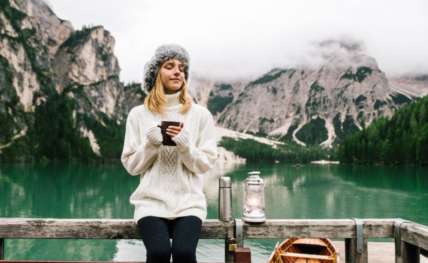 If you’re looking for versatile leggings that can be layered for warmth, can wick away moisture, feel fresh all day long, and can be used for all kinds of travel activities, then review this list of merino wool leggings! 🧐

travelfashiongirl.com/best-merino-wo…