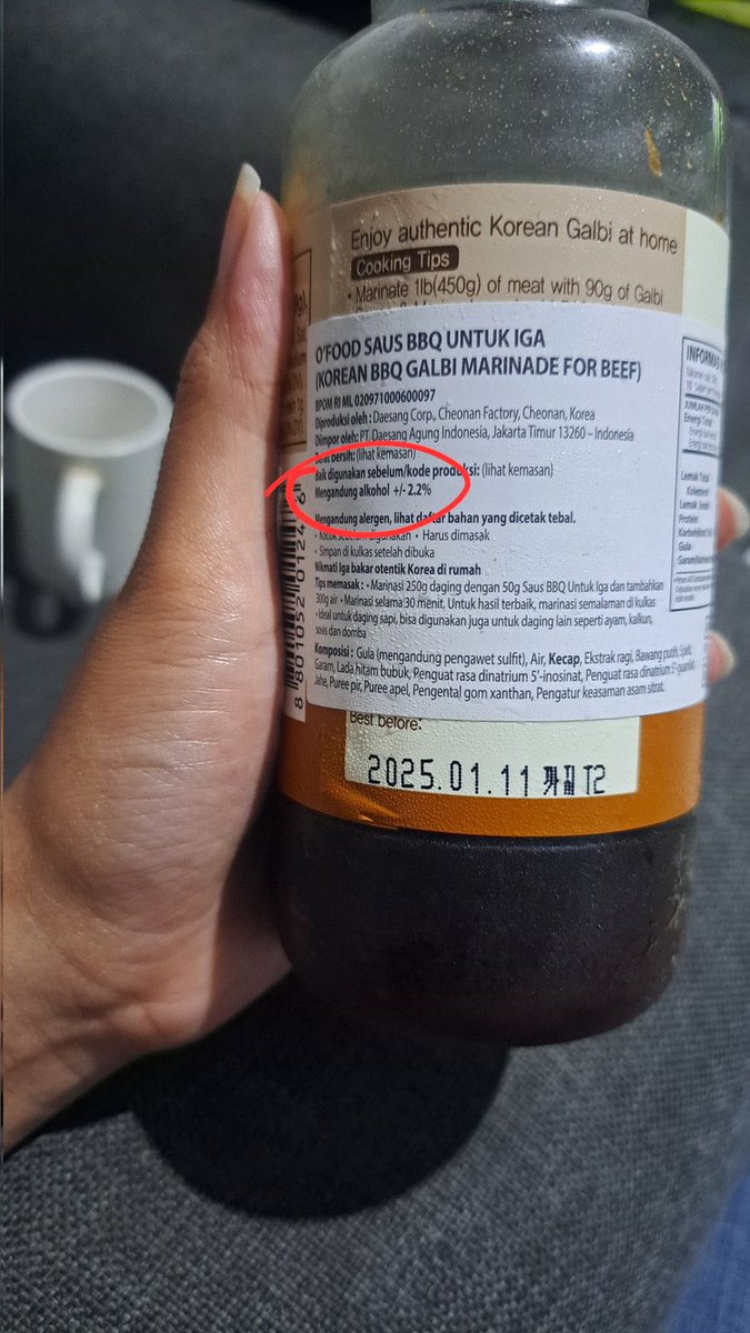 danielwdjaya's tweet photo. @makanteerrooss @krispiyAy @FOOD_FESS Kak itu udah ditulis mengandung alkohol +/- 2.2% ,sudah jelas alkohol itu berarti non halal kak 😂 https://t.co/VOk9SWsdTN