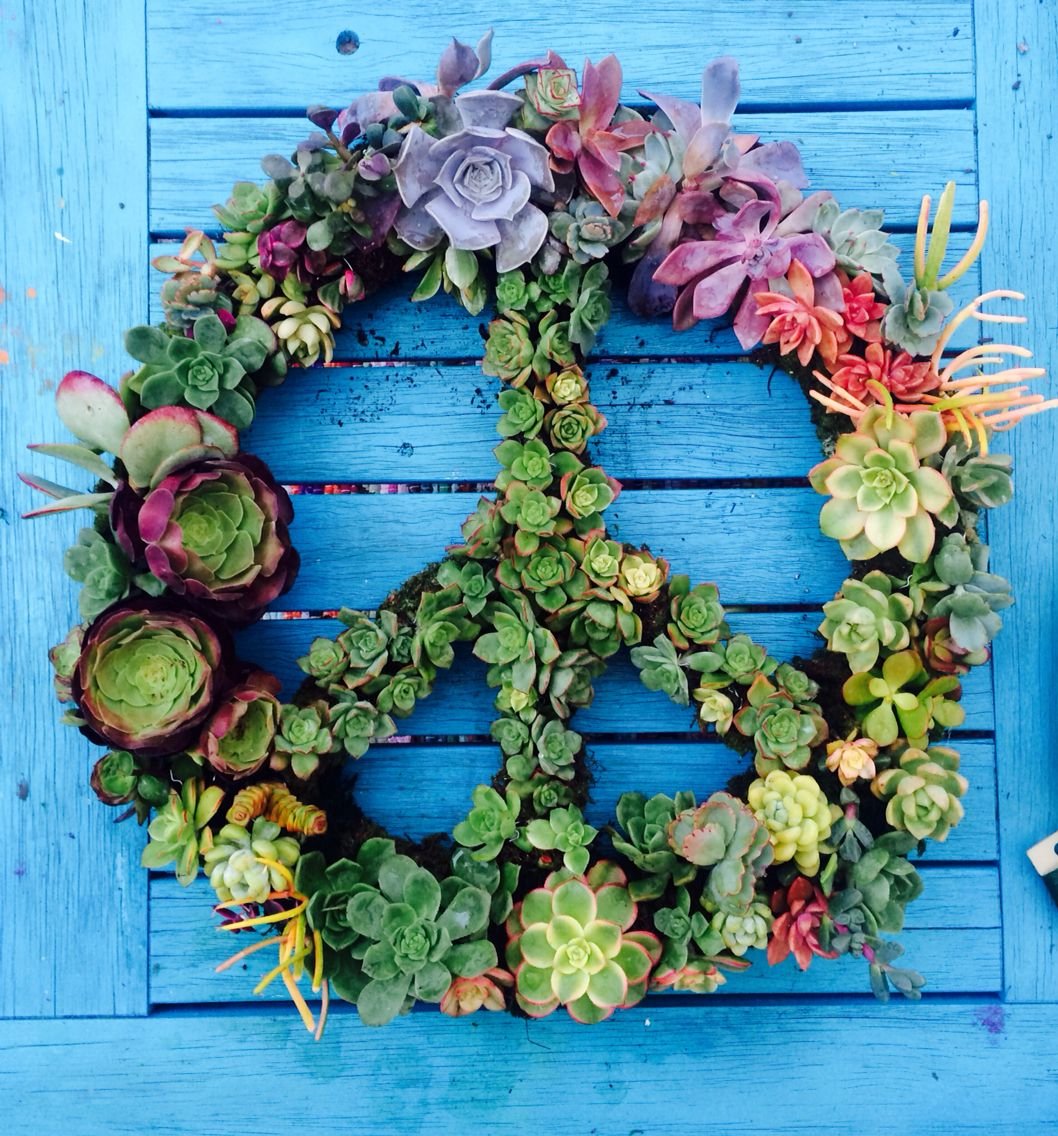 #HENIholiday <a href="/hirst_official/">Damien Hirst</a> <a href="/HENI/">HENI</a>
Give "piece" a chance ☮️✌️🕊️