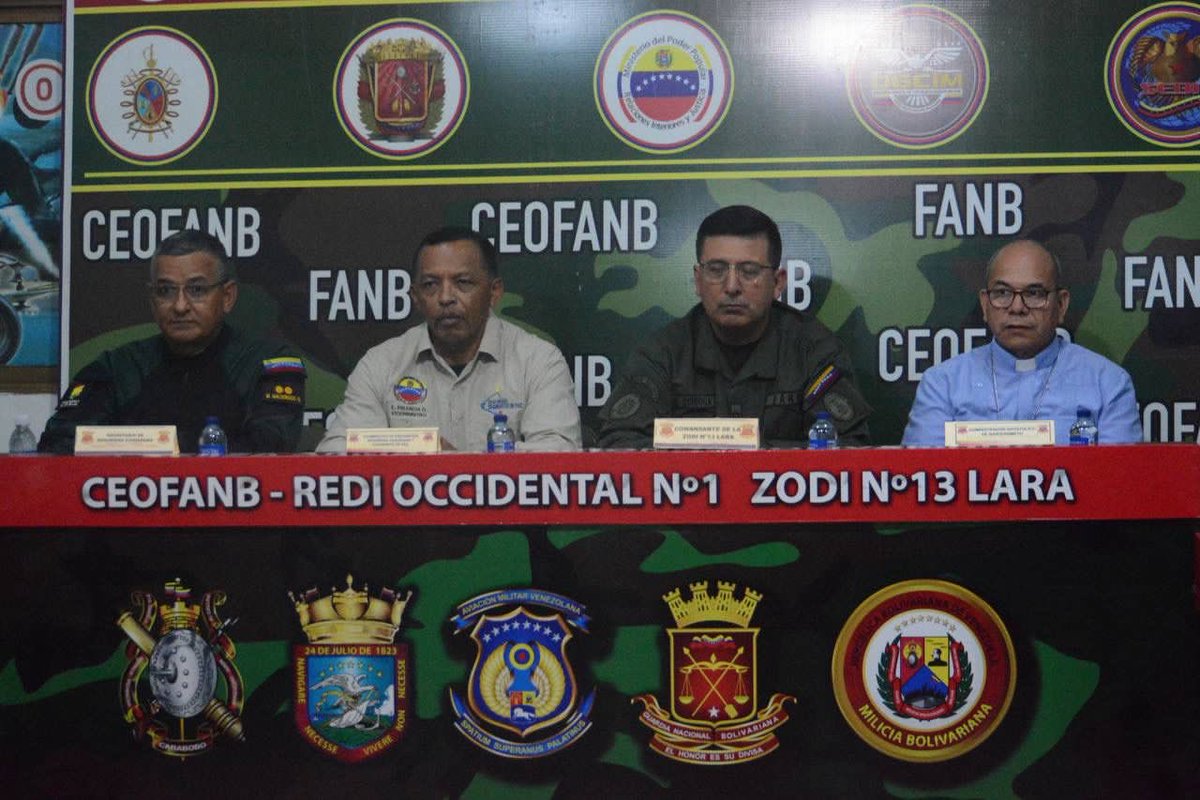 AdolfoP_Oficial's tweet photo. #30Dic Recibimos al GD. Endes Palencia, viceministro del Poder Popular para la Prevención y Seguridad Ciudadana en la Zodi Lara, junto a Oswaldo Araque, Obispo de Guanare y Administrador de la Arquidiócesis de Barquisimeto y demás autoridades, para conversar y planificar el operativo que se conformará antes, durante y después del 14 de enero en víspera de la visita 166 de la Divina Pastora. 

Todo el equipo del @gobiernodelara, FANB, Organismos de Seguridad Ciudadana y Gestión de Riesgos activos para el resguardo del próximo 14 de enero. 

@PalenciaEndes @Seguridad_Lara