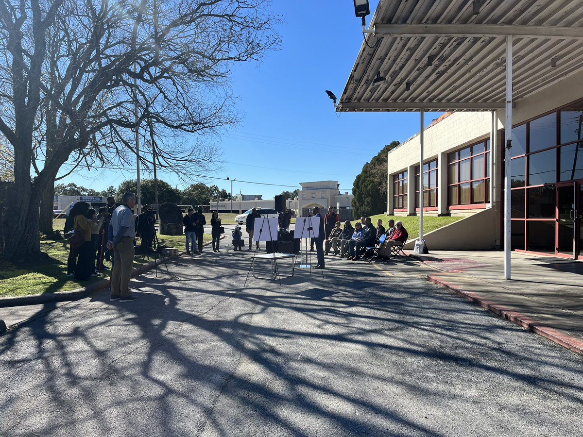 JohnKKHOU's tweet photo. Press Conference to redesign the Sharpstown Community Center & Golf Course. @RepAlGreenTX @SylvesterTurner Council Member Edward Pollard #DistrictJ @HoustonTX @HPARD @KHOU https://t.co/LqQkLJuB2V