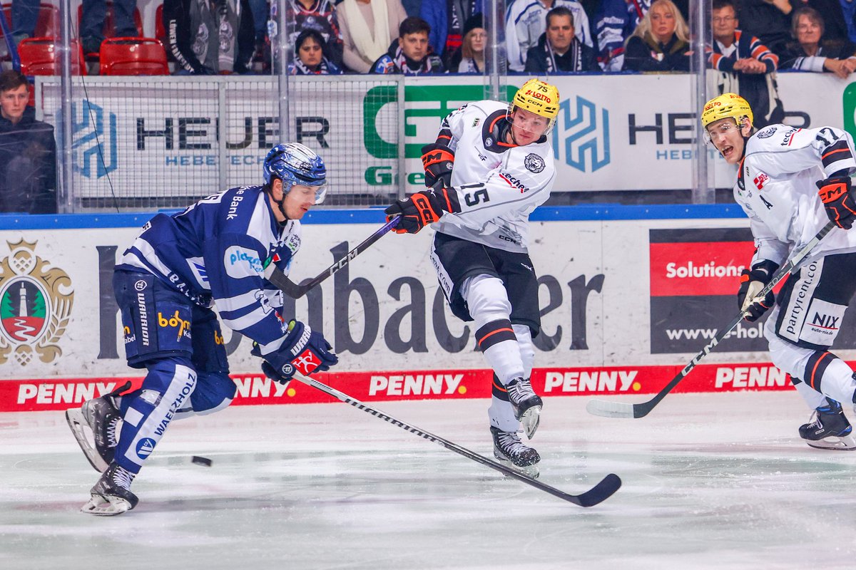loewenfrankfurt's tweet photo. Ende des 1.Drittels: 
Im erste Drittel geht das Torglück an die Roosters.
2:0 zur ersten Pause.

#IECFRA 2:0
 #loewenfrankfurt  #bembelhockey https://t.co/u8NtIU9wce