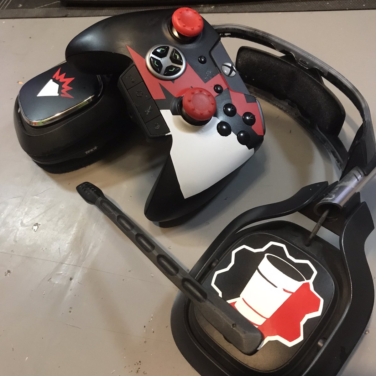 Bfl_Abdn's tweet photo. It’s time for the last Beers’n’Gears of the year. We will also be drawing the raffle! Come find me
Twitch dot tv / bfl_abdn
@TeamEnemies #teamenemies #gearsofwar #gears5 #twitch https://t.co/Z0a09NZygB