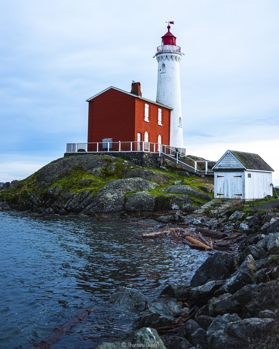 𝙻𝚎𝚝 𝚝𝚑𝚎 𝚕𝚒𝚐𝚑𝚝 𝚐𝚞𝚒𝚍𝚎 𝚢𝚘𝚞

#sigmacanada #sigma2470art #sonya7iv #canada #historicsite #victoriaisland #beautifulbritishcolumbia🇨🇦 #fortroddhill #lighthouse