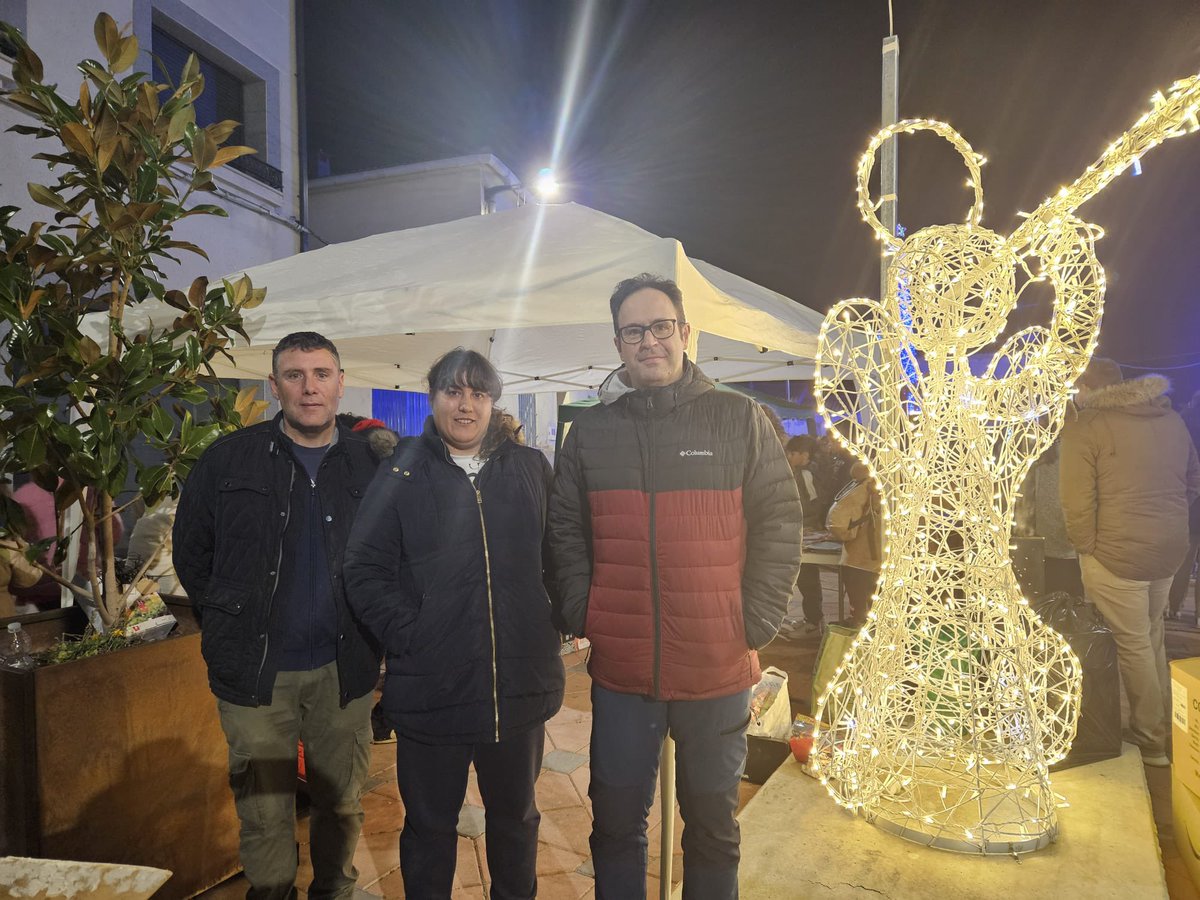 PP_CLM's tweet photo. 🔵 El diputado regional, @JOSEMARTINBURO, asiste a la Feria Solidaria Navideña,  organizada por el AMPA de Villar de Olalla. https://t.co/AQdyJUW8eC