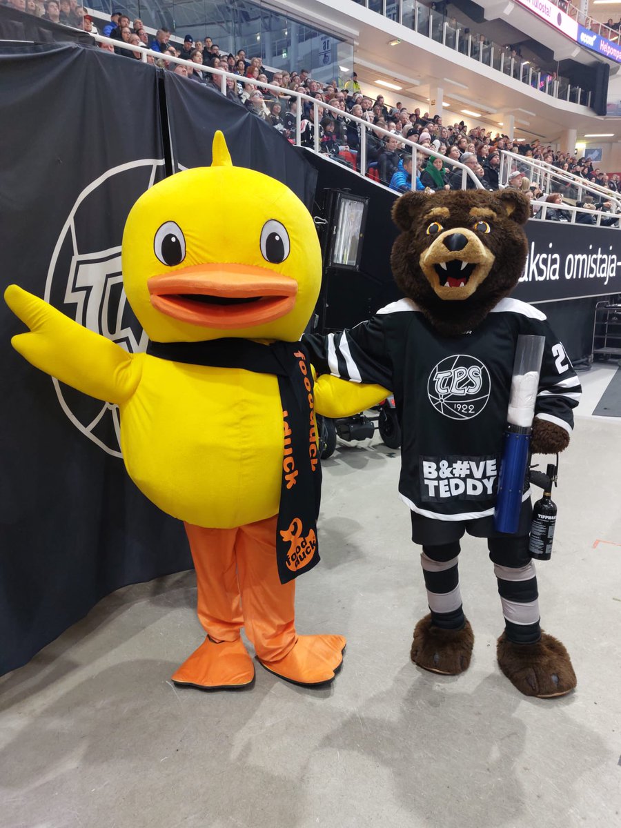 foodduck_fin's tweet photo. Voitolla uuteen vuoteen!
Hyvä TPS 🤍🐥🖤 @HCTPS #foodduck #jore #ankka #tps #turku #liiga https://t.co/S3VNJFSDk9