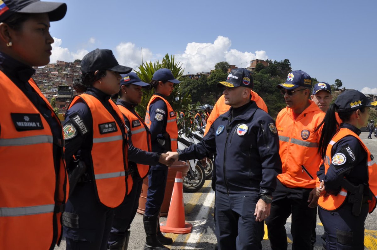 Cuerpo de Policía Nacional Bolivariana. tweet media