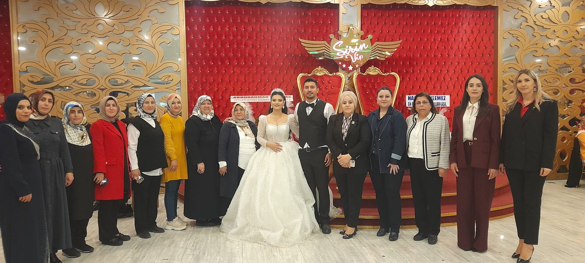 İl Kadın Kolları Yönetim Kurulu Üyemiz Nurten Erkek’in kızının düğün törenine katılım sağladık. Mutluluklar dileriz.