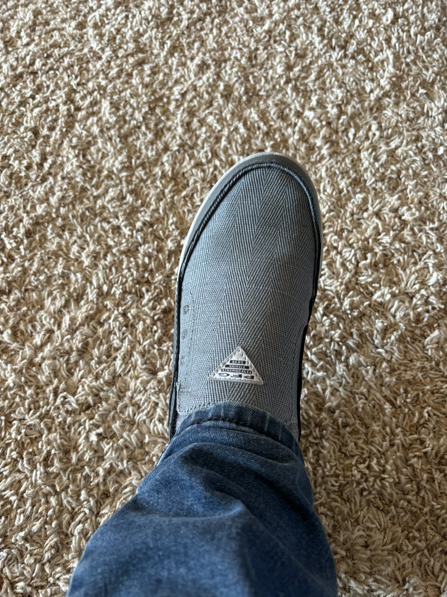 LukeSampe's tweet image. I’m 43. 

I have purchased this pair of shoes 3 times now.

#slipons
#comfortable 
#dadshoes
#columbiaPFG 

😂🤣