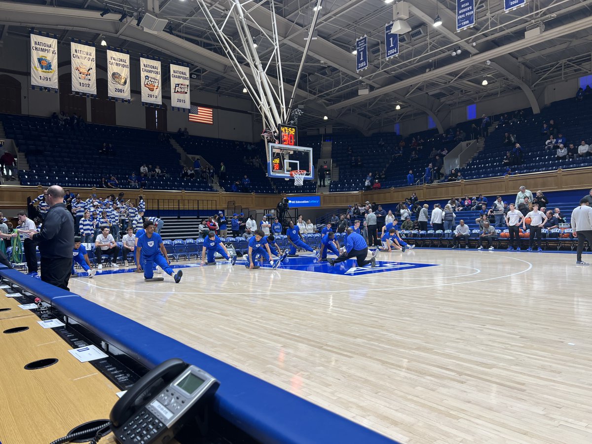 dukebasketball's tweet photo. Inside 10 minutes to tipoff here at Cameron Indoor Stadium for @DukeMBB vs. Queens. Follow along with Jun Tan for live updates all afternoon! https://t.co/gce8lxJjXf