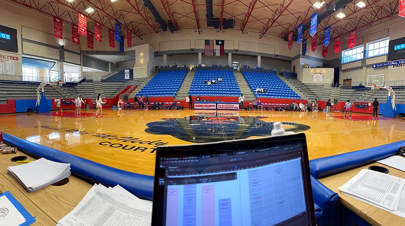 1:30 game is the Consolation Bracket Championship. Fayetteville, AR vs. Huntington, LA. #meadowsclassic #txhsbb #txhshoops #maxpreps #prepgirlhoops